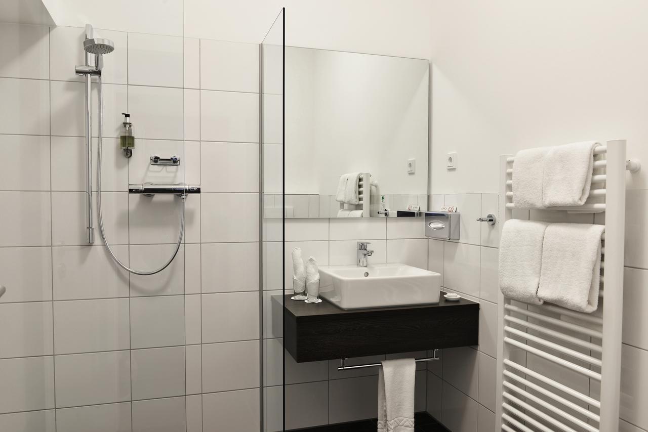 Uhu Gaestehaus Superior Cologne Exterior photo